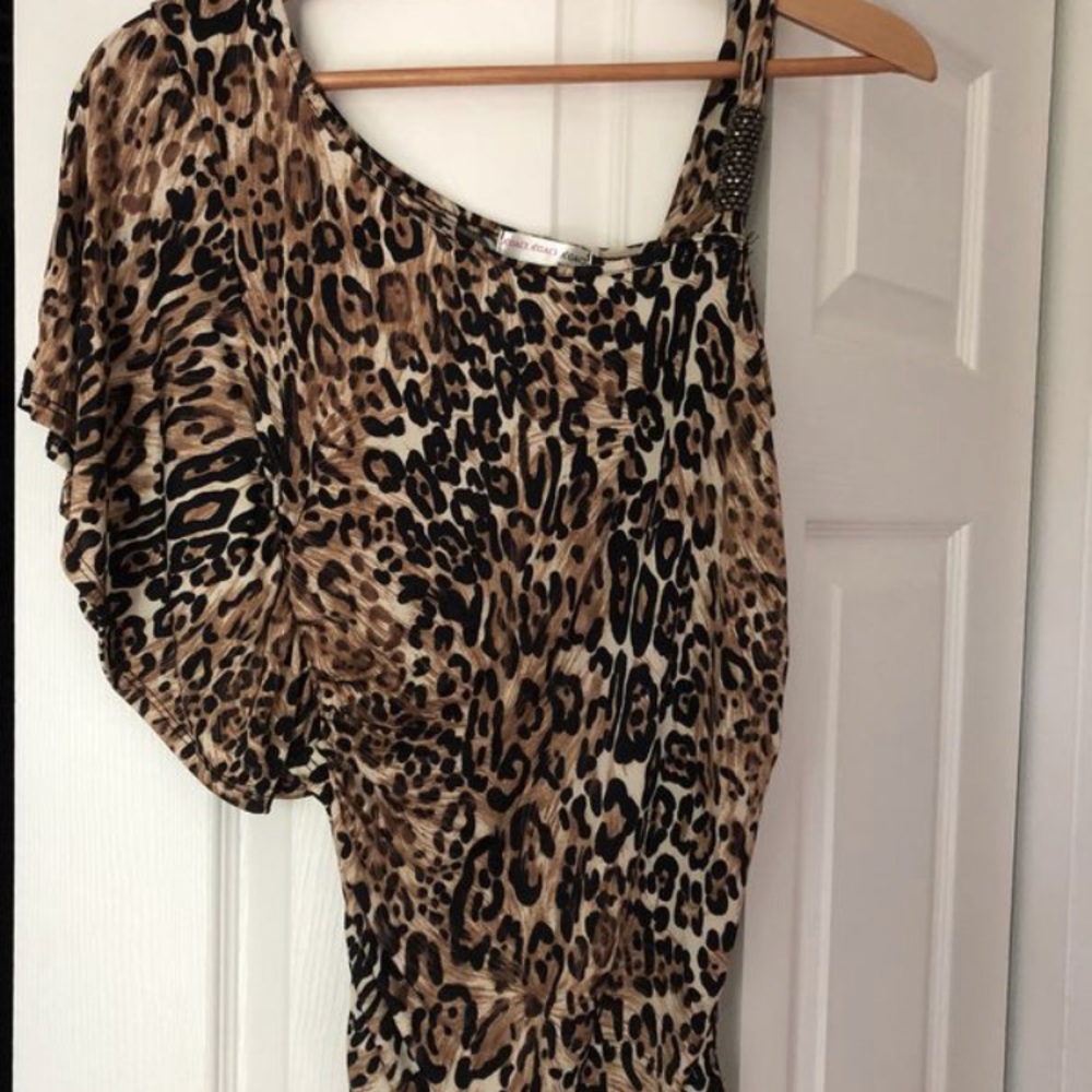 Off shoulder shirt